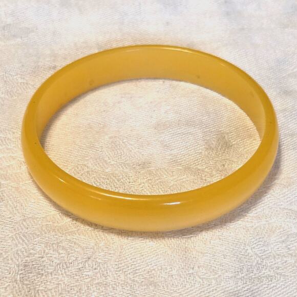 Mid Century Golden Amber Acrylic Bangle Bracelet Vintage Retro Stackable - Picture 1 of 4